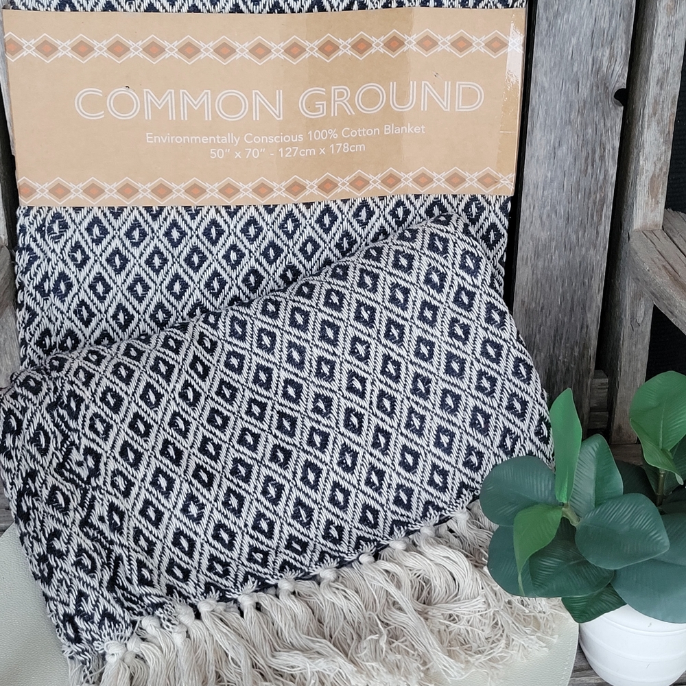 Common Ground Navy Diamond Pattern Throw Blanket - Picture 1 of 3